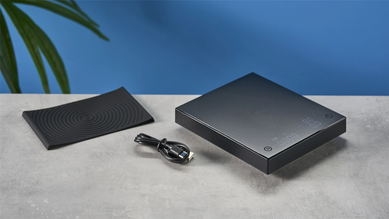 TIMEMORE Black Mirror Basic 2 scale with its removable silicone mat and USB cable