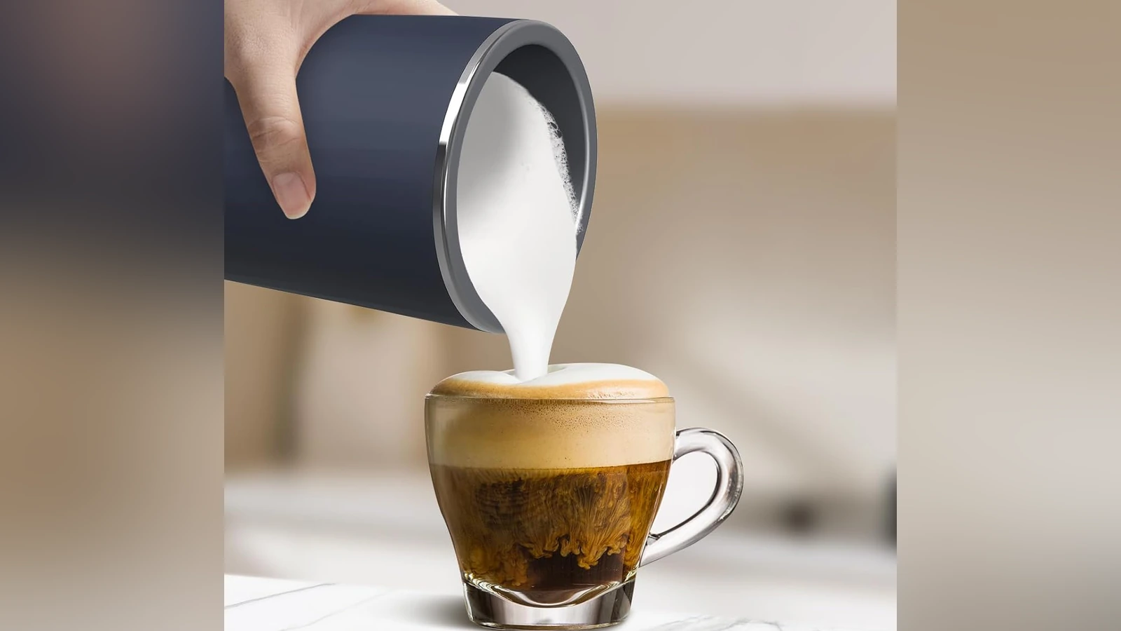 Dark-blue SIMPLETASTE automatic frother pouring milk into coffee