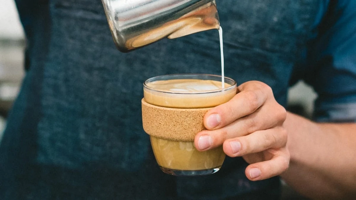 Milk being poured into an 8 oz KeepCup Brew Cork
